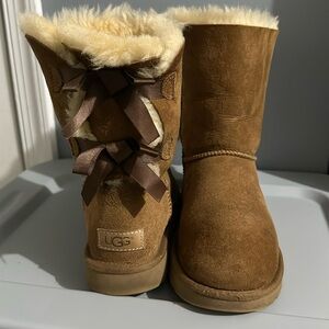 Chestnut Bow-tie Uggs